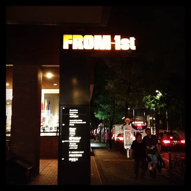 のインスタグラム：「この季節、この時間のこの通りが好き。本日最後の打ち合わせへ。 #work #evening #打ち合わせ #表参道 #南青山」