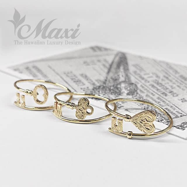 Maxi Hawaiian Jewelryさんのインスタグラム写真 - (Maxi Hawaiian JewelryInstagram)「Spiral key rings. How about for your forefinger?😊✨🌺 #maxi #maxihawaiianjewelry #hawaiianjewelry #hawaiianheirloom #ring #key #spiral #spiralring #hert #club #engraving #マキシ #ハワイアンジュエリー #リング #指輪 #キー #鍵 #カギ #ハート #クローバー #スパイラルリング」9月18日 9時44分 - maxi_japan_official