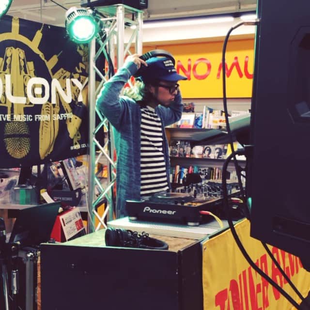 FOLKSのインスタグラム：「✴︎DJ よしとも✴︎ タワレコでよしとものDJ始まりました！」