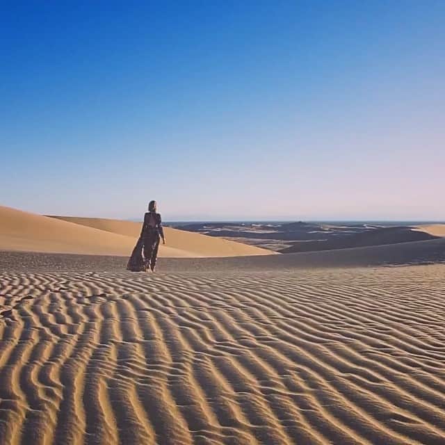Cole Riseのインスタグラム：「if you ever find yourself on the lower east side of California, expect more sand in your boots than fancy bars or traffic at rush hour. welcome to Glamis, home of a few desert critters, unexploded ordinance, and lots and lots of sand. from a test shoot with @henri. (@djiglobal + @litely)」