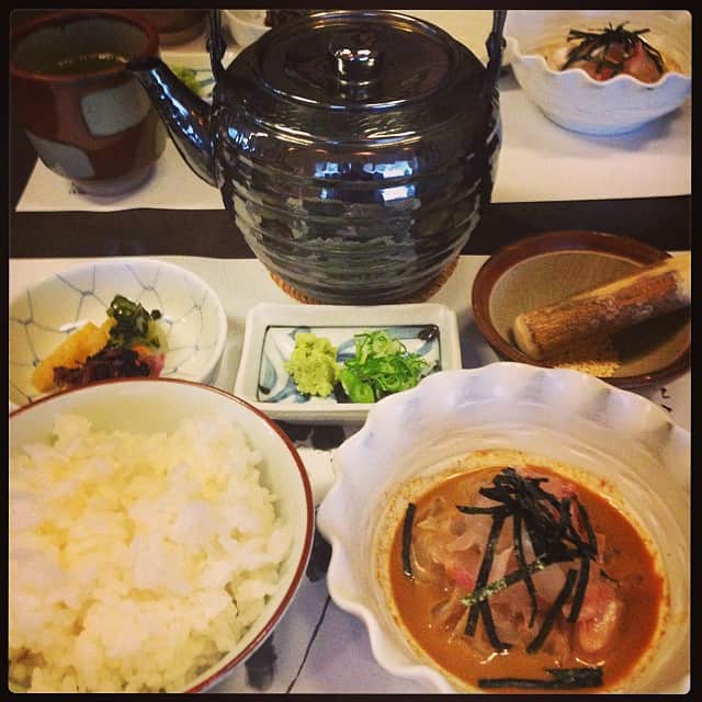 志摩有子さんのインスタグラム写真 - (志摩有子Instagram)「ロケ後のランチは鯛茶漬け♡ 炊きたてごはんの美味しさたるや！ #lunch #ロケごはん #名物」9月24日 12時31分 - ariko418