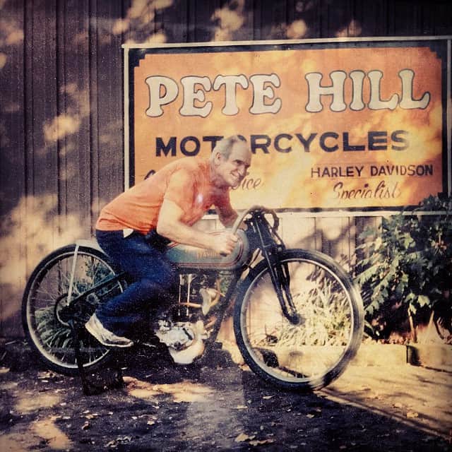 のインスタグラム：「Pete Hill and 1932SA #petehill #1932sa #americanracer #harleydavidson @iwasjeffdecker」