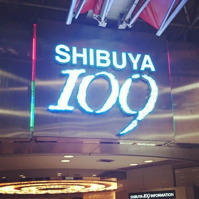 アシヤさんのインスタグラム写真 - (アシヤInstagram)「今日もついに来ちゃった。。。大好きな場所!!! Мое любимое место!  #shibuya109  #Shibuya #tokyo」10月5日 0時10分 - ashiya74
