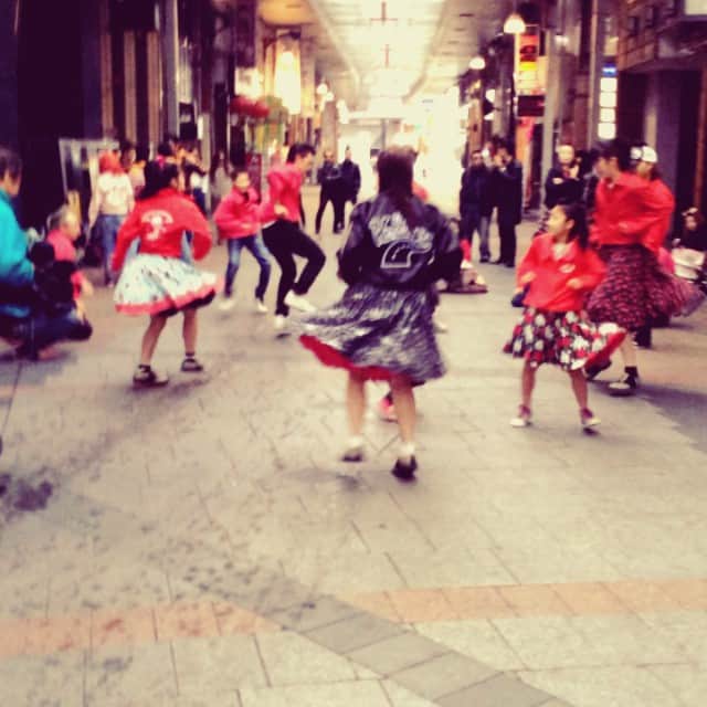 tae のインスタグラム：「twist twist #rockabilly #family #twist #dance #oldschool」
