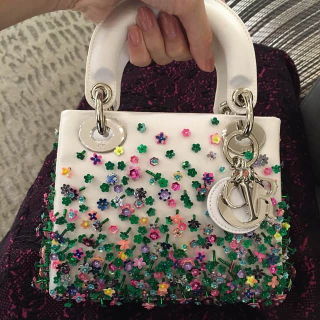 のインスタグラム：「#dior #inlove」