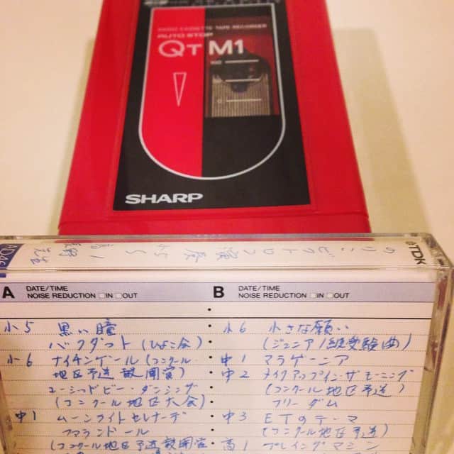加藤紀子のインスタグラム：「原曲を知らないのに、意気揚々と弾いていた遠い昔。小5から高1までのいくつかの記録が母により発掘されました。#エレクトーン #鼻がツーン #カセットテープの時代」