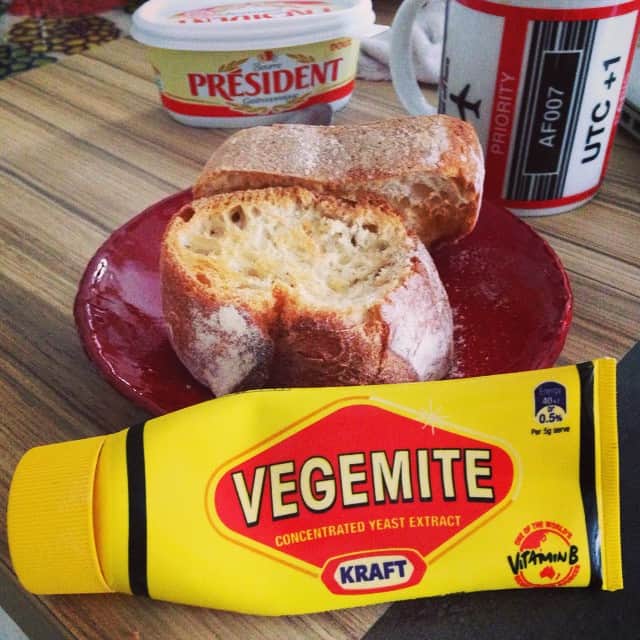 別府史之さんのインスタグラム写真 - (別府史之Instagram)「朝食はフランスパンとオーストラリアの心の友 #vegemite」11月1日 16時55分 - fumybeppu