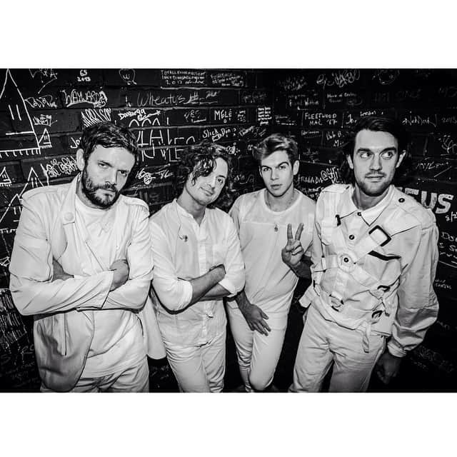クラクソンズのインスタグラム：「Yo London! See you tomorrow @o2sbe for our last UK show 🙌」