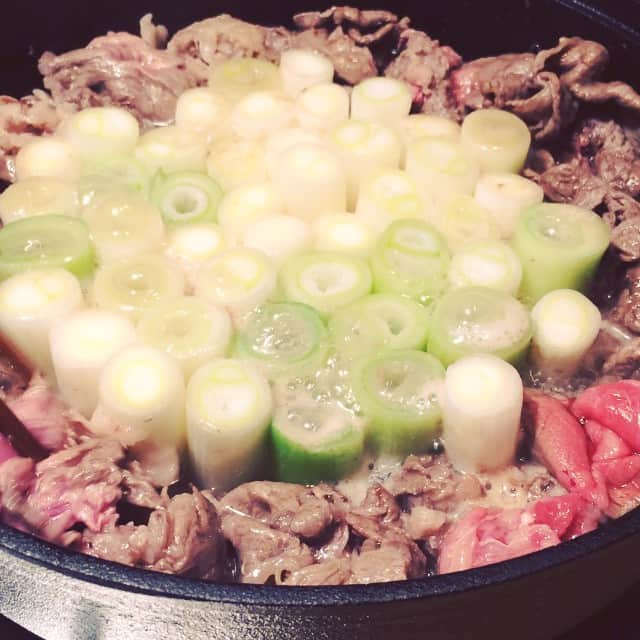 のインスタグラム：「日本酒だけで煮るすきやき。だいこんおろしとぽん酢。」