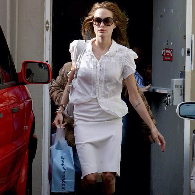 キットソンのインスタグラム：「#AngelinaJolie #kitson #kitsonJapan #LA #ファッション」