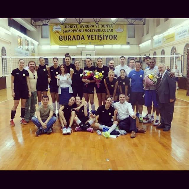 VakıfBank SKさんのインスタグラム写真 - (VakıfBank SKInstagram)「Sezonu da ilk antrenmanla actik... Yeni basarilarla dolu bi sezon olsun ☺️ #vakifbank」10月15日 5時10分 - vakifbank1986