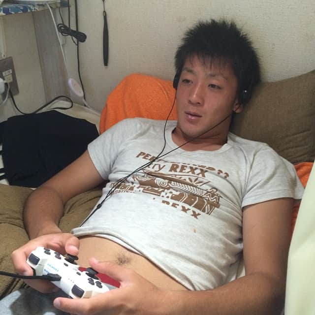 和泉竜司さんのインスタグラム写真 - (和泉竜司Instagram)「耳に変なのつけてゲームしてる#悠太#キモすぎ#インキャラ」10月16日 22時58分 - izuryu1106