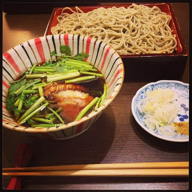 志摩有子さんのインスタグラム写真 - (志摩有子Instagram)「鴨セリせいろ始まりました。 芹の効果偉大！ #晩ごはん #蕎麦」10月16日 20時56分 - ariko418
