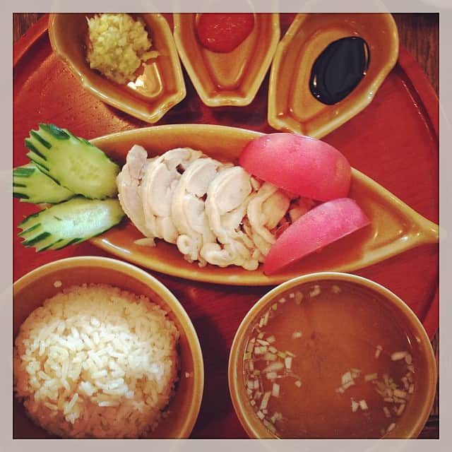 志摩有子さんのインスタグラム写真 - (志摩有子Instagram)「海南鶏飯も。 #lunch #ロケごはん」10月17日 15時15分 - ariko418