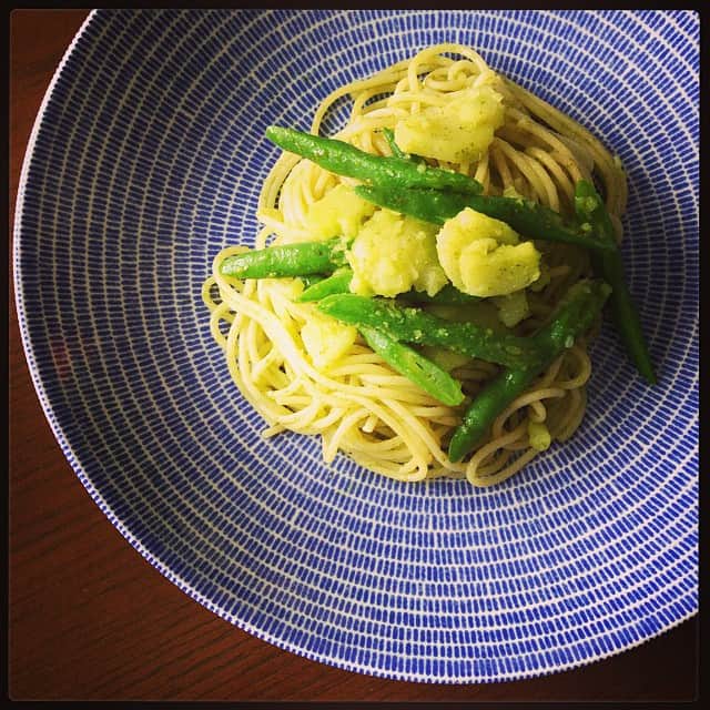 志摩有子さんのインスタグラム写真 - (志摩有子Instagram)「@mar4m 作のバジルペーストでパスタ。インゲンとポテトも投入。フレッシュで香り高くて美味しー‼︎ ありがとうマーシー♡ #lunch #pasta」10月21日 12時54分 - ariko418