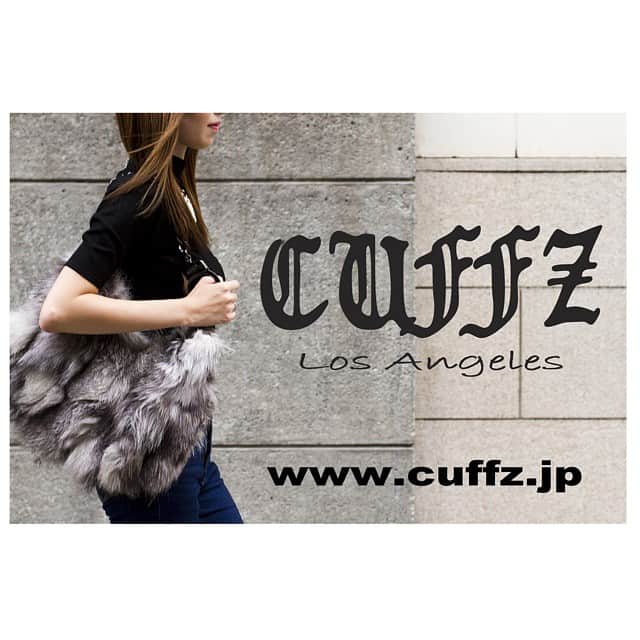 カフスバイリンツのインスタグラム：「Shooting on the street☆ #cuffzjp #cuffz  #cuffzbrand #streetsnap #Foxfur  #handcuffs」