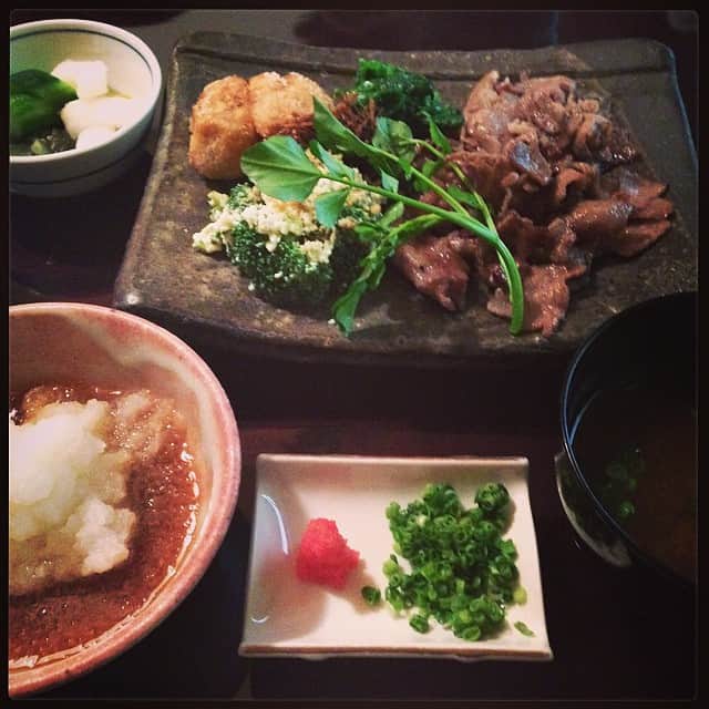 志摩有子さんのインスタグラム写真 - (志摩有子Instagram)「図らずもロケ後のランチを今日もよしはしで。ポン酢で食すじゅうじゅう焼き！美味しゅうございましたm(_ _)m #lunch #ロケごはん」10月27日 14時07分 - ariko418