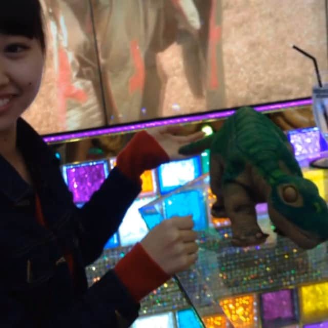 のインスタグラム：「きょうりゅうに会ったよ⊂( ˆoˆ )⊃」