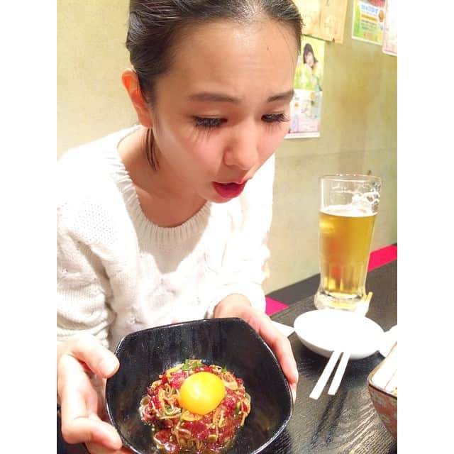 難波礼華さんのインスタグラム写真 - (難波礼華Instagram)「くみたんとユッケ💗 お肉好きだー！！！！！！」10月27日 22時02分 - ayakanamba