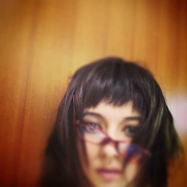 木部さんのインスタグラム：「まえがみ短くしましま。 ビヨンセさんも私のまねしてくれてますね。感謝。」