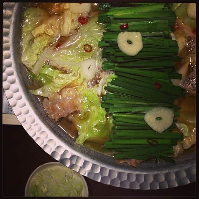 志摩有子さんのインスタグラム写真 - (志摩有子Instagram)「お鍋は豚バラのモツ鍋風。今夜は冷えるのでスープが美味しいお鍋がうれしい♡  #晩ごはん #鍋 #satOmi23 #thankyou」10月28日 22時15分 - ariko418