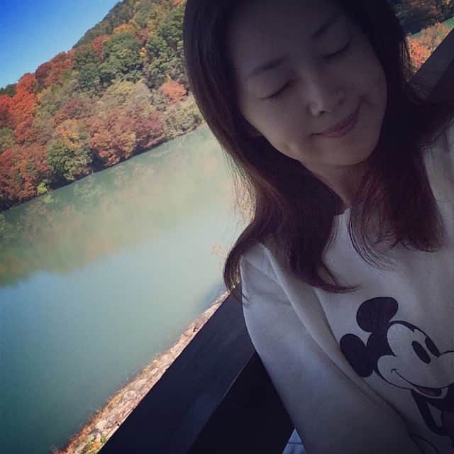 笛木優子のインスタグラム：「紅葉がきれいどす。🍂🍁😁💛 セルカボンほすぃ...」