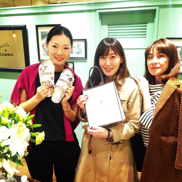 のインスタグラム：「スタイリストの林素子さんと。 お忙しい中ありがとうございました‼︎ #danigemma #shoes #EXB」