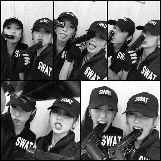 のインスタグラム：「SWAT!!!!🔫🔫🎃👻 #Halloween #SWAT #仮装 #コスプレ #双子コスプレ ♡ #photooftheday」