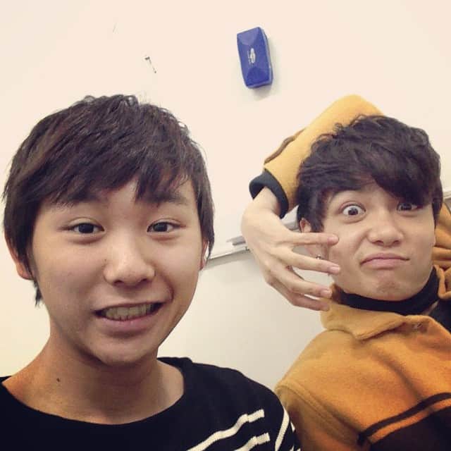 須賀健太のインスタグラム：「インスタグラムはじめました。 でーれーの打ち合わせ #でーれー @masato_yano」