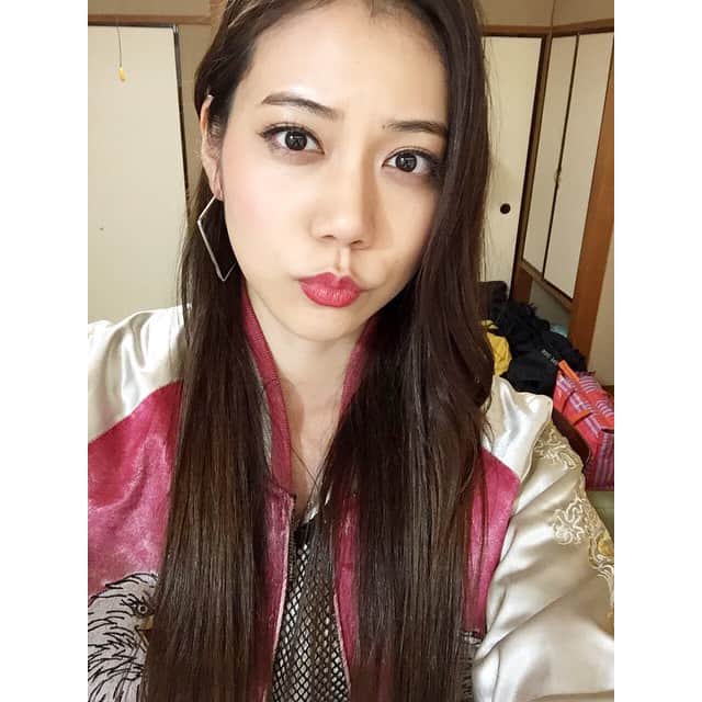 松山愛里のインスタグラム：「まさかのレディース役でしたがいかがでしたでしょうか。笑 撮影中も笑いが絶えなくて楽しかったな〜 素敵な作品に参加できたこと、出会いに感謝です✨ 観ていただいた方ありがとうございます！ #素敵な選TAXI #drama #松山愛里」