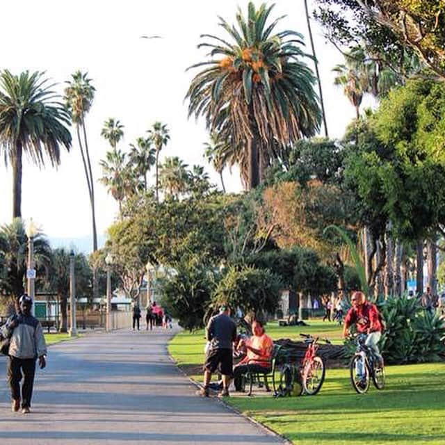 キットソンのインスタグラム：「#SantaMonica #SantaMonicaPier #LA  #life #walking」