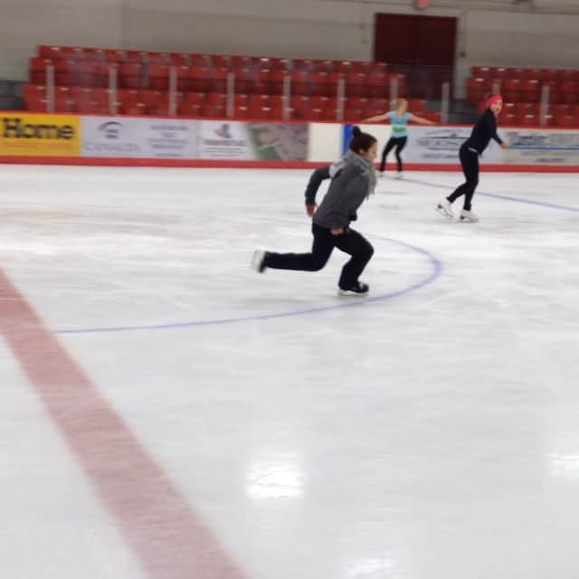 ペイジ・ローレンスのインスタグラム：「Bought some hockey skates today to give 'em a try. Going to become a hockey player now! .....or maybe not.. #StillAFigureSkater #FirstTimeOnHockeySkates #WhereIsThePick?」