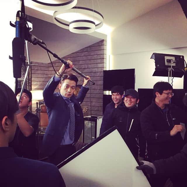 チャ・イェリョンさんのインスタグラム写真 - (チャ・イェリョンInstagram)「우리 현장 마이크 담당.붐맨 욱대표. 내그녀 분위기메이커 지훈오빠수고많았어요.」11月5日 21時48分 - chayeryun