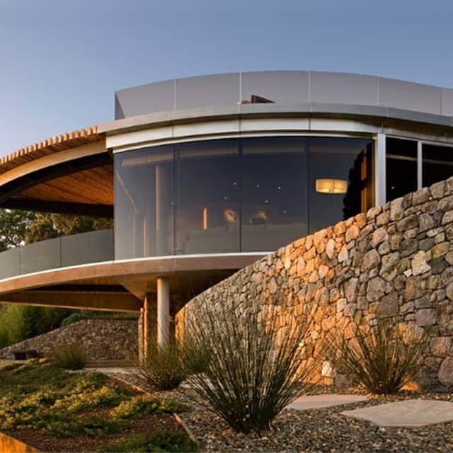 The Fantasy Homesのインスタグラム：「Amazing house 😍 double tap  http://yourdailyexperience.com/wp-content/uploads/2014/05/Grand-beach-house-in-California-1.jpg」