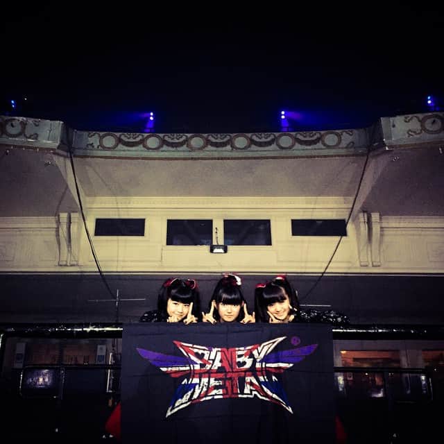 BABYMETALさんのインスタグラム写真 - (BABYMETALInstagram)「London! Are you exited? We are ready for @O2academybrix today! Put up your FOX sign! #BABYMETAL #London #UK」11月9日 1時19分 - babymetal_official