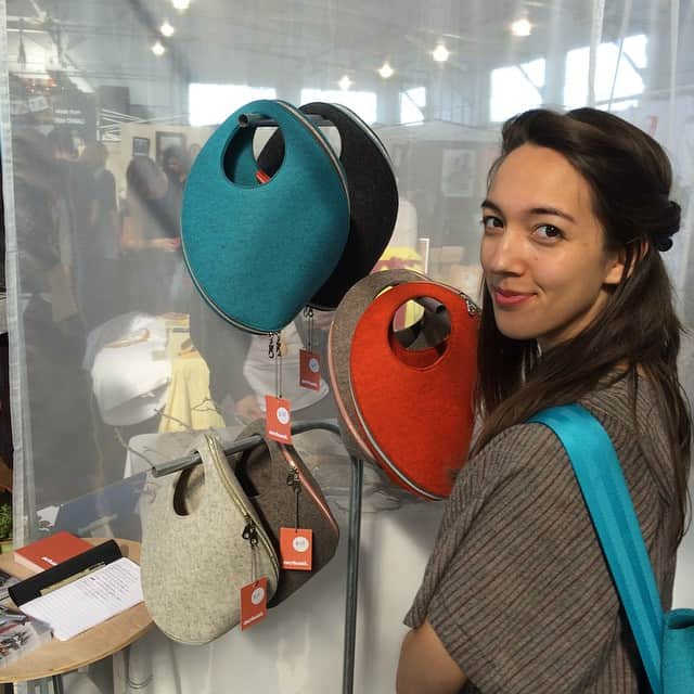 ジョシュジェイカスのインスタグラム：「#renegadecraftfair #felt #zoe」