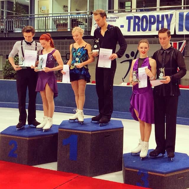 マックス・リンドホルムのインスタグラム：「Sellasta tällä kertaa! Ei voi valittaa! Kiitos Saksa! Can't really complain thank you Germany! #figureskating #icedance #3rd #podium #medalist #finnish #whateverworks #awesome #ikebabteam」
