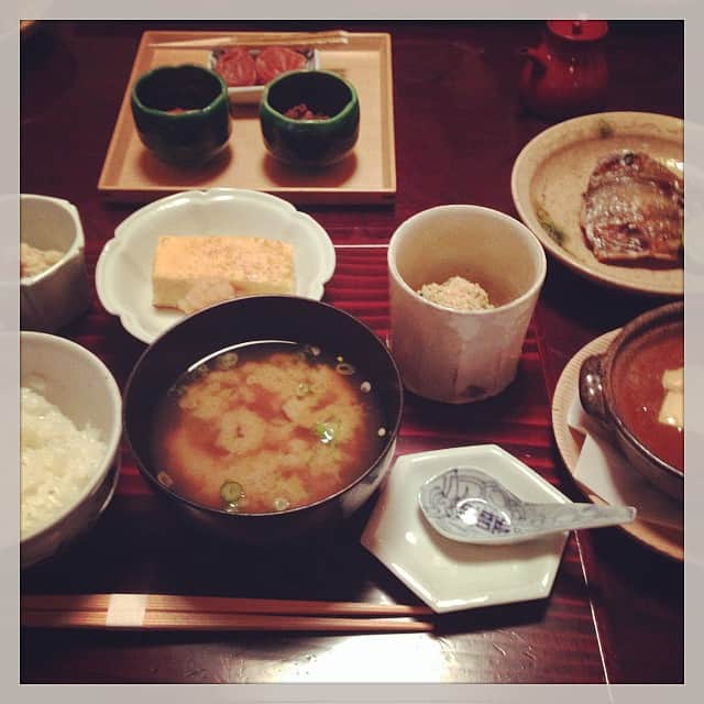 志摩有子さんのインスタグラム写真 - (志摩有子Instagram)「端正な朝食。新米が甘い。干物はえぼ鯛。 #湯河原 #温泉 #朝食」11月11日 9時53分 - ariko418