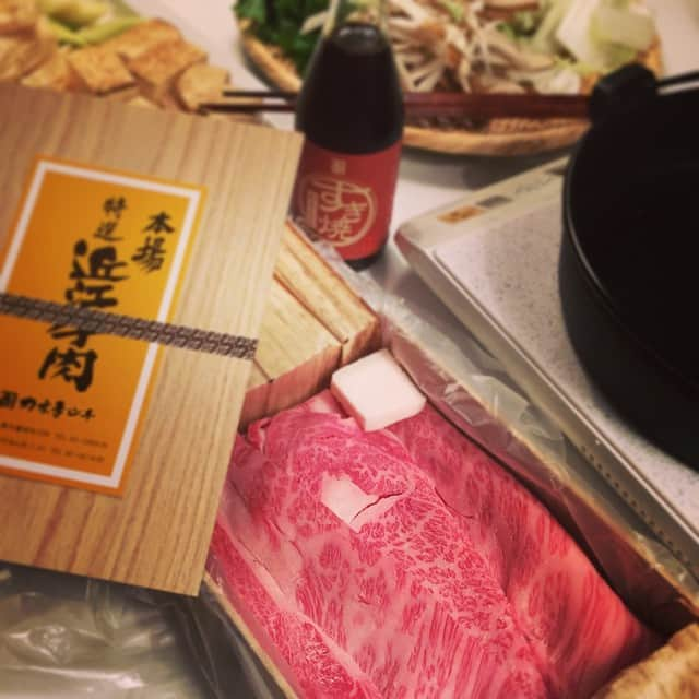 富岡佳子さんのインスタグラム写真 - (富岡佳子Instagram)「今夜はすき焼き♡ #近江牛肉#カネ吉山本」11月11日 19時08分 - yoshikotomioka