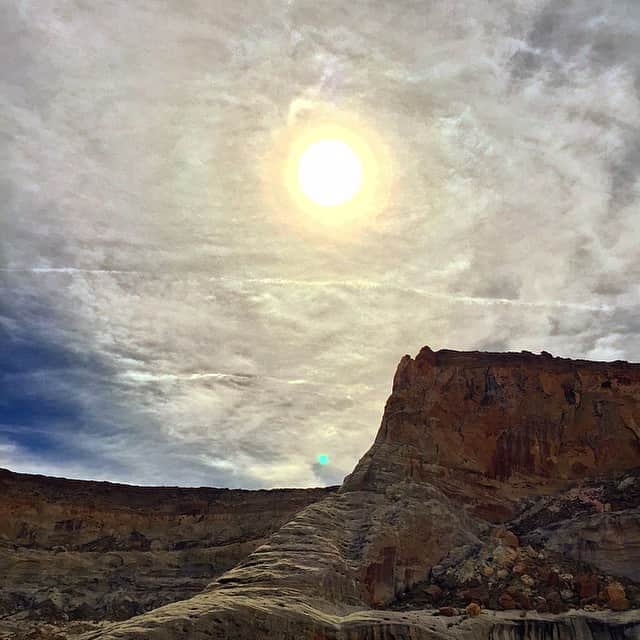 川原亜矢子のインスタグラム：「Sunny Side Up  ユタの灼熱 #amangiri #Utah #us #grandcircle #trip #ユタ #グランドサークル #太陽」