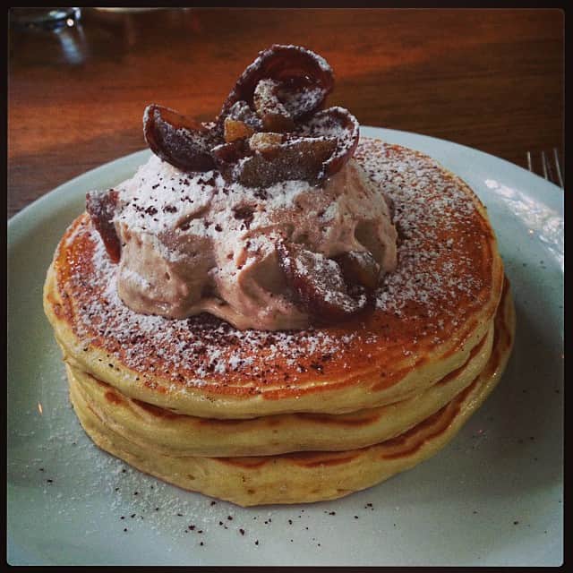 のインスタグラム：「そういえばアイビーでもマロンクリームのパンケーキ始まってた🌰🌰 #打ち合わせ #パンケーキ #栗」