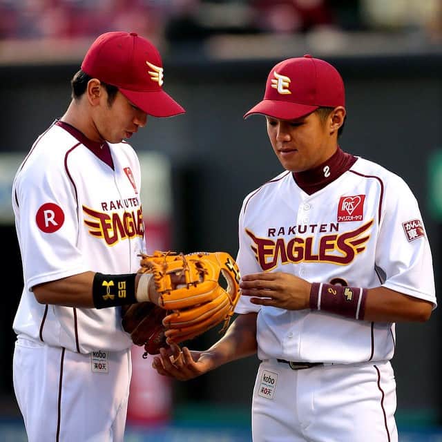 のインスタグラム：「#rakuteneagles #楽天イーグルス #コボスタ宮城 #9月29日 #西田哲朗 #三好匠 #グローブ #交換」
