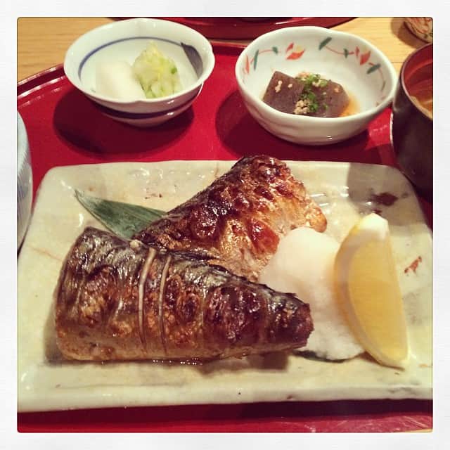 志摩有子さんのインスタグラム写真 - (志摩有子Instagram)「展示会回りの前にやんもでお昼ごはん。今日は鯖に決めていた。 #昼ごはん #鯖」11月14日 14時49分 - ariko418