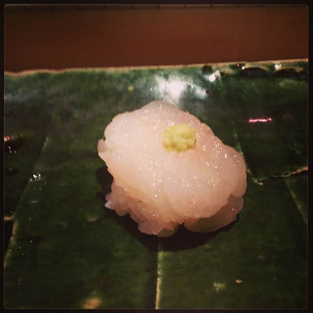 のインスタグラム：「週末ごはんはお鮨。白海老の美しきたるや。 #晩ごはん #鮨 #白海老」