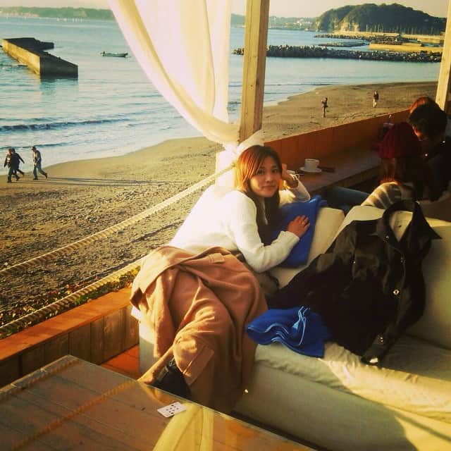 東紗友美さんのインスタグラム写真 - (東紗友美Instagram)「【葉山】葉山のcabonカフェ、海外みたいで好き。なんか寝ちゃいそう！！ #葉山 #カフェ #cafe #海 #caboncafe #トゥモローランド」11月15日 16時21分 - higashisayumi