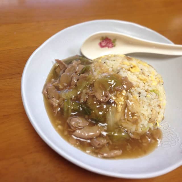 宮里藍さんのインスタグラム写真 - (宮里藍Instagram)「Cooking time!!:) #lunch どーしても食べたくて作ってみた餡掛けチャーハン。キノコ餡に入れ忘れたから、チャーハンに混ぜた〜笑  #お家ランチ #ご馳走さまでした」11月15日 16時34分 - ai_miyazato