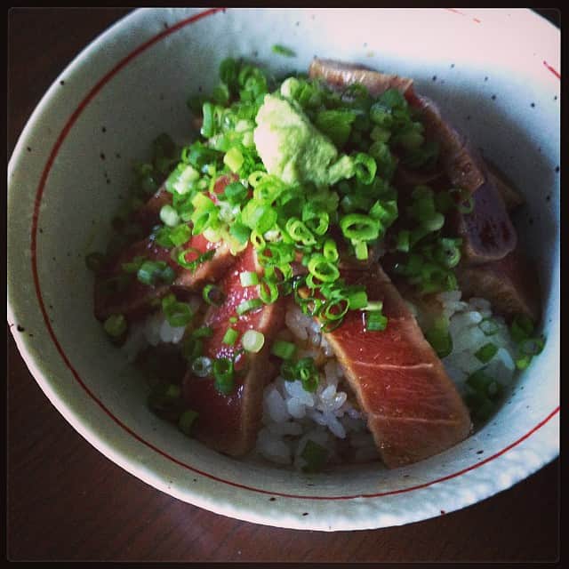 のインスタグラム：「昨夜の残りの鮪で漬け丼。受験生には朝からでも全く問題なし。 #goodmorning  #朝食 #漬け丼」