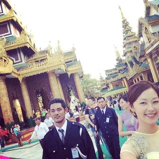 笛木優子のインスタグラム：「ミャンマーのシュエダゴンパゴダ。 #ミャンマー#ヤンゴン#シュエダゴンパゴダ」