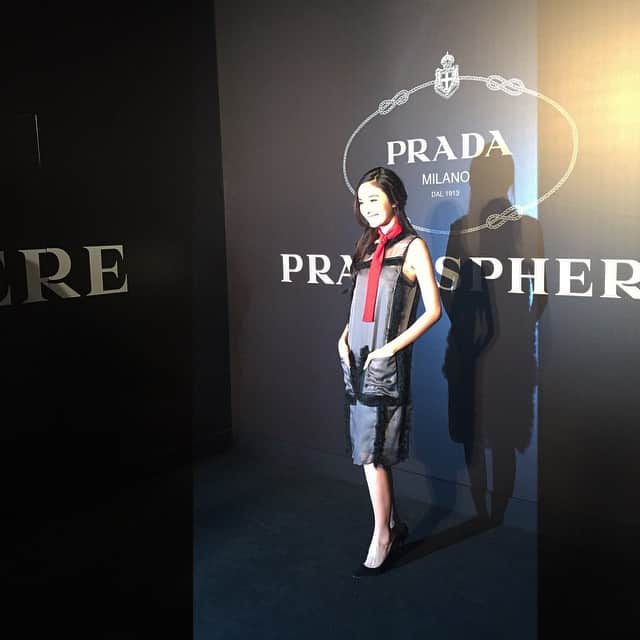 ポーイ・タリーチャダー ペッチャラットさんのインスタグラム写真 - (ポーイ・タリーチャダー ペッチャラットInstagram)「เห็นหน้าเค้าไหม 5555 #prada #pradasphere #hongkong」11月18日 22時17分 - poydtreechada