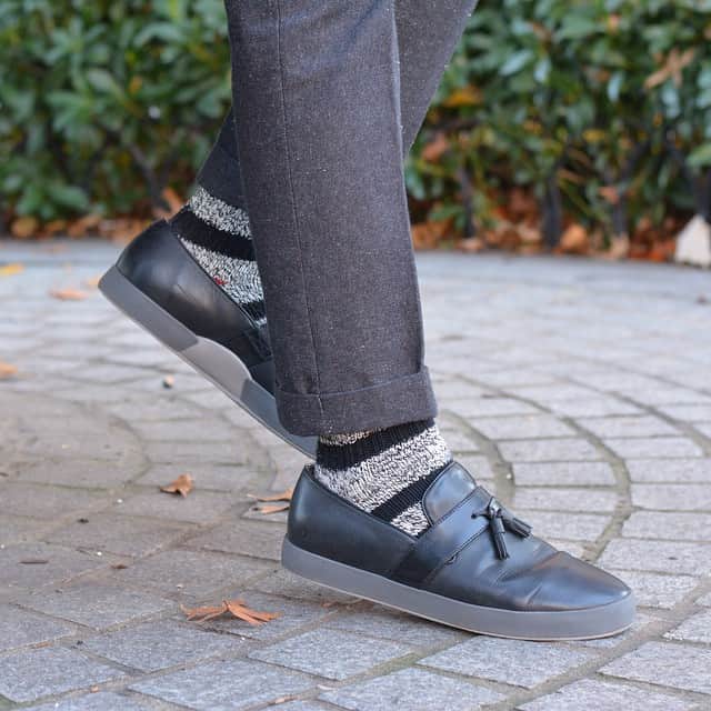 スボのインスタグラム：「GREAT shot of @stylesocietyguy wearing our Achar in black on the blog today - check it out! #blogger #menswear #footwear #style #shoes」